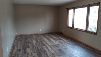 1915 E Dodge St in Fremont, NE - Building Photo - Building Photo