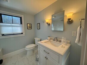 21 Oak Ln in Barnstable, MA - Building Photo - Building Photo