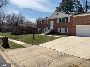 6920 Groveton Dr in Clinton, MD - Foto de edificio - Building Photo