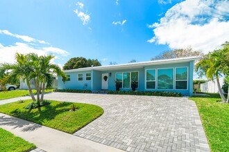 371 Saturn Ave in Jupiter, FL - Building Photo - Building Photo