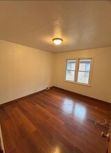 1023 N Berwick Blvd, Unit 1106 in Waukegan, IL - Building Photo - Building Photo