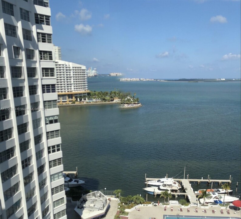 999 Brickell Bay Dr, Unit #209 in Miami, FL - Building Photo