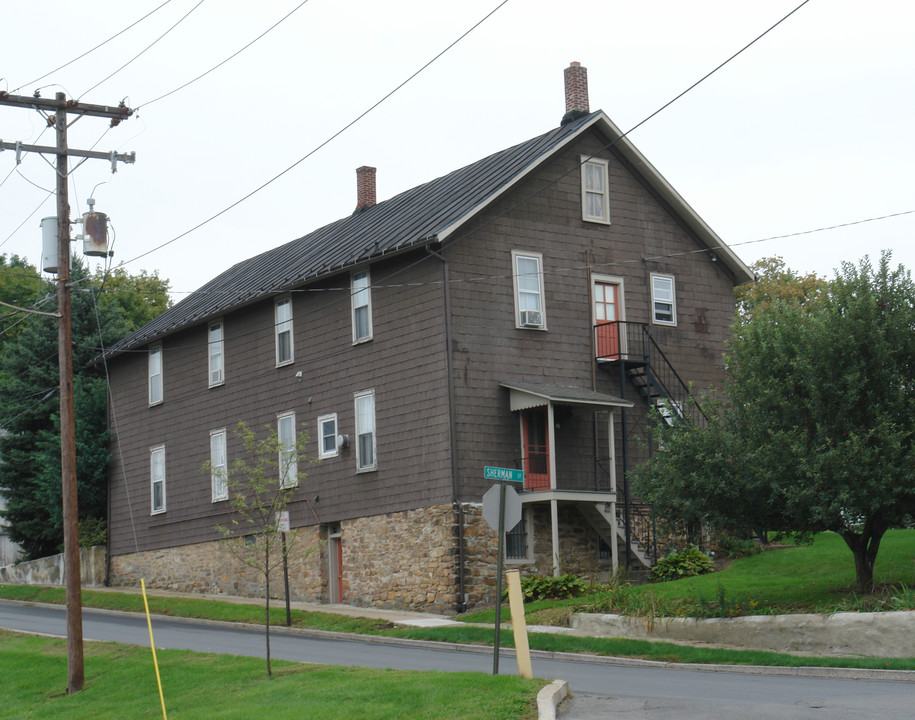 101 Dehaas Aly in Muncy, PA - Foto de edificio