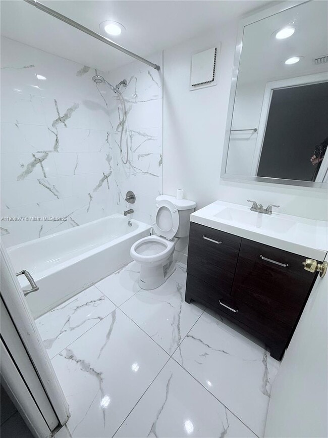 10835 SW 112th Ave in Miami, FL - Building Photo - Building Photo