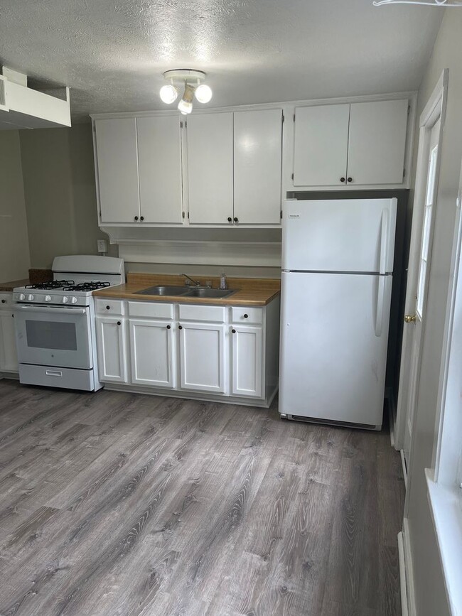 272-274-278 Oak Dr in Coraopolis, PA - Building Photo - Building Photo