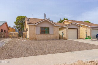 2129 Lake Victoria Dr in El Paso, TX - Building Photo - Building Photo