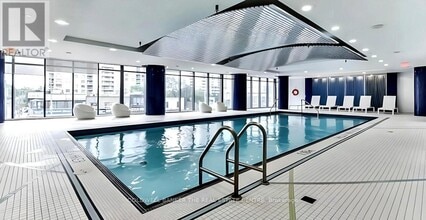 5162 Yonge St in Toronto, ON - Building Photo - Building Photo