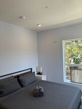 10739 Kling St, Unit 201 in North Hollywood, CA - Building Photo - Building Photo