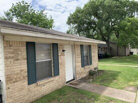 3302 Normand Dr in College Station, TX - Building Photo