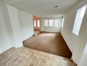 742 Canary Wharf Dr in Las Vegas, NV - Building Photo - Building Photo