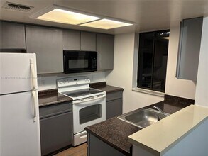 3258 Coral Lake Ln in Coral Springs, FL - Building Photo - Building Photo