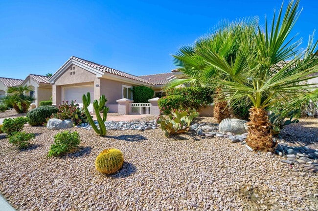 38537 Fallbrook Ave in Palm Desert, CA - Building Photo - Building Photo