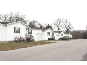 300-322 N Ferne Clyffe Rd in Goreville, IL - Building Photo - Building Photo