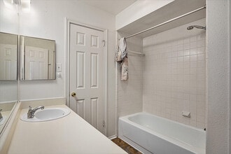 510 Clarence St in Tomball, TX - Building Photo - Building Photo