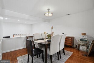 102 Eaton Dr in Wayne, PA - Building Photo