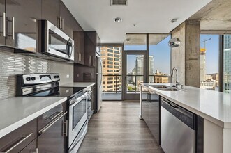 Josephine DTLA in Los Angeles, CA - Foto de edificio - Building Photo