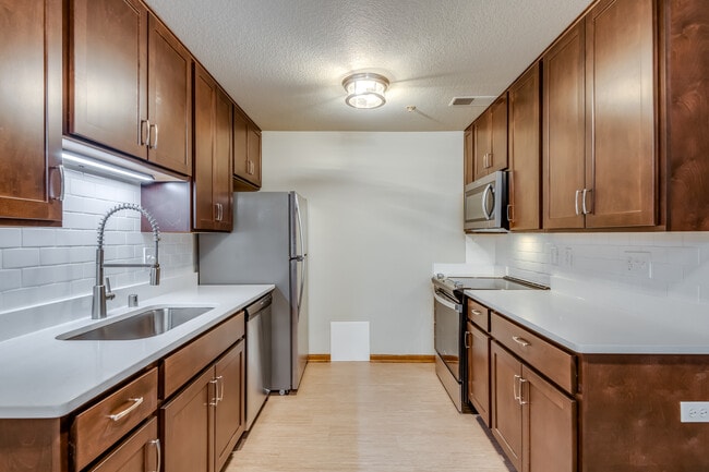 Parkwood Lake Apartments
