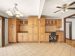 8621 Natchez Ave in Burbank, IL - Foto de edificio - Building Photo