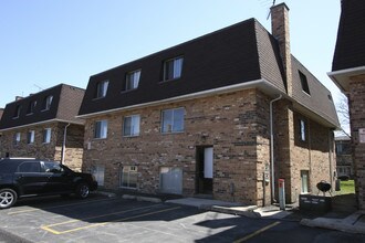 9969 Linda Ln in Des Plaines, IL - Foto de edificio - Building Photo