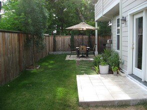 102 NW Fall Run Dr in Grants Pass, OR - Building Photo - Building Photo