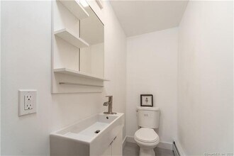 80 Soundview Dr-Unit -Side in Stamford, CT - Building Photo - Building Photo