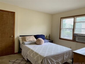 31 Oenoke Pl in Stamford, CT - Building Photo - Building Photo