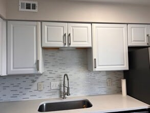 1840 Burton Dr in Austin, TX - Building Photo - Building Photo