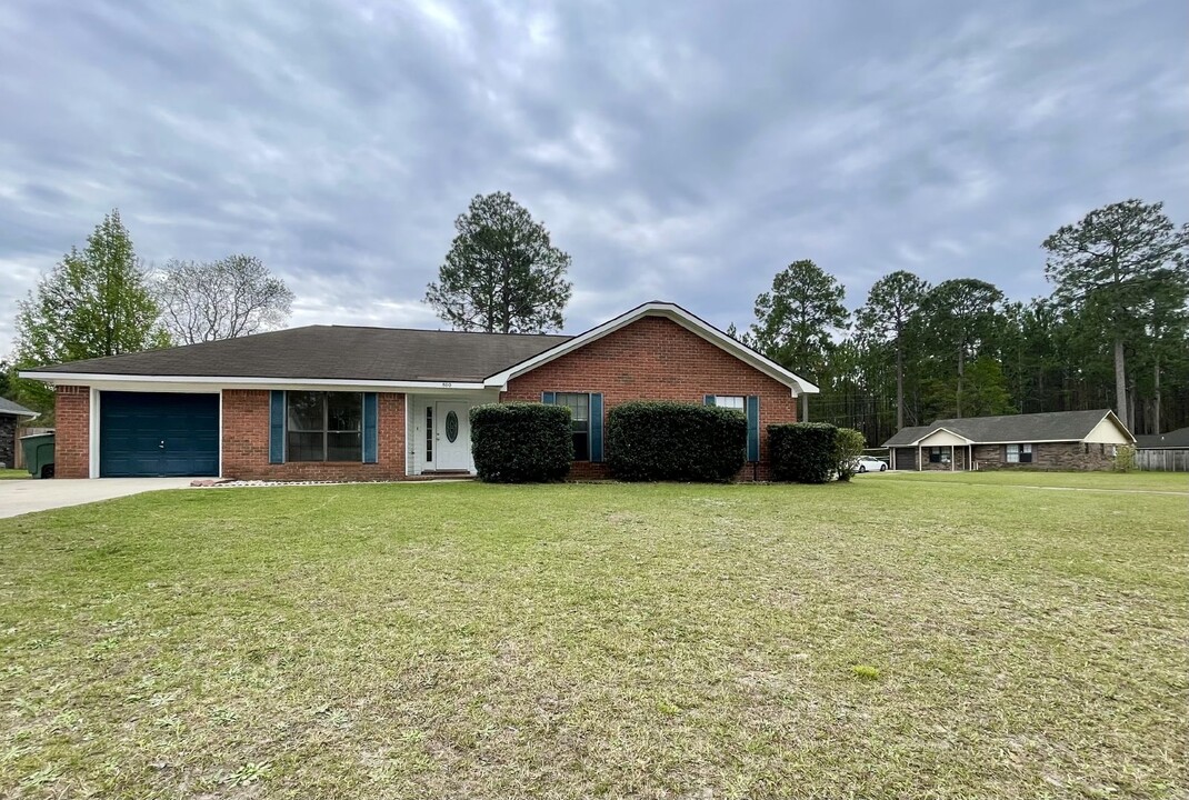 800 Malibu Dr in Hinesville, GA - Building Photo
