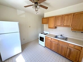 349 Mauch Chunk St, Unit 2nd Floor in Nazareth, PA - Building Photo - Building Photo