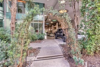 1300 S Miami Ave in Miami, FL - Building Photo - Building Photo