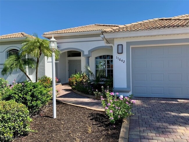 property at 11642 Royal Tee Cir