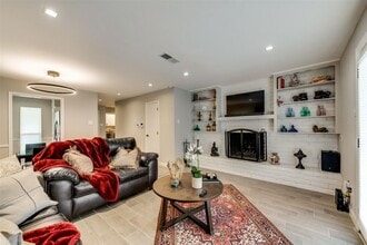 15819 El Estado Dr in Dallas, TX - Building Photo - Building Photo