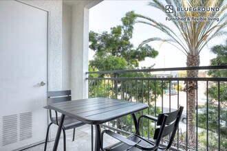 5550 Grosvenor Blvd in Los Angeles, CA - Building Photo - Building Photo