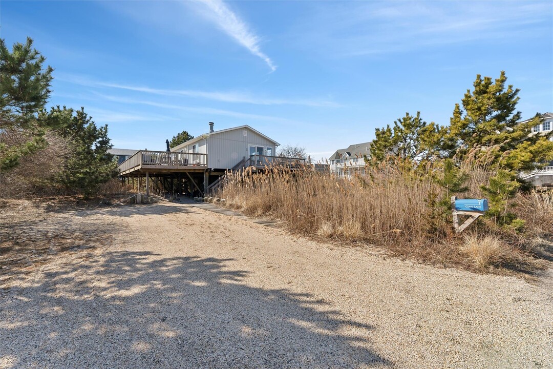 7 Cove Ln in Westhampton Beach, NY - Foto de edificio