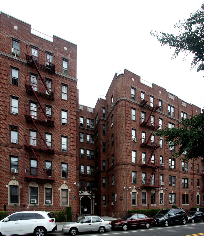 40-35 Hampton St in Jackson Heights, NY - Foto de edificio - Building Photo