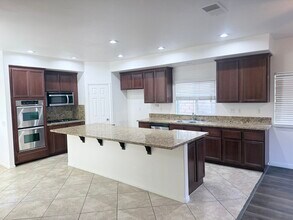 9471 Stoneybrock Pl in Rancho Cucamonga, CA - Foto de edificio - Building Photo