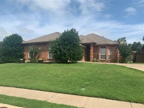 1833 Melton Dr in Carrollton, TX - Foto de edificio - Building Photo