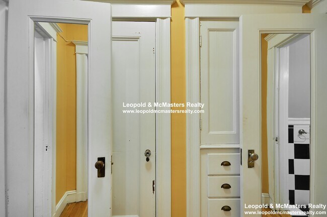 1259 Commonwealth Ave, Unit 5 in Boston, MA - Building Photo - Building Photo