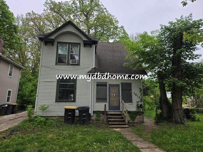 property at 615 W Foster Pkwy