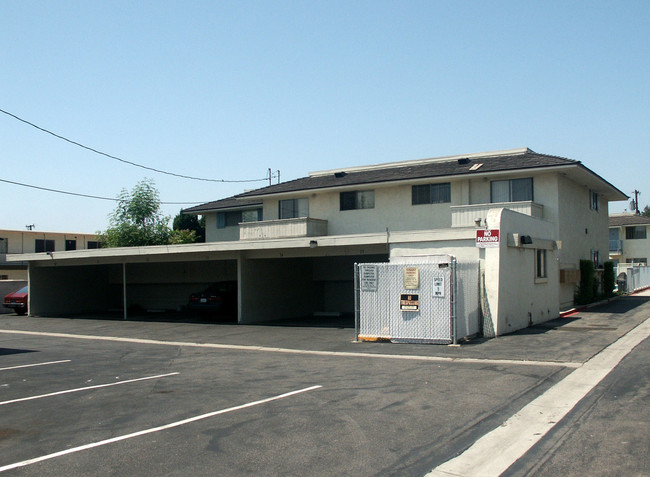 Windsor Manor Apartments in Buena Park, CA - Building Photo - Building Photo