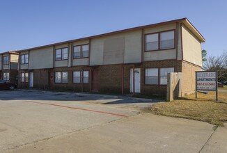 811 N Spears St in Alvarado, TX - Building Photo - Building Photo