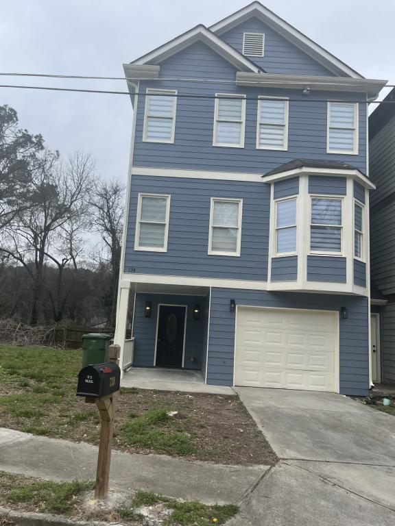 property at 738 Prince Pl NW