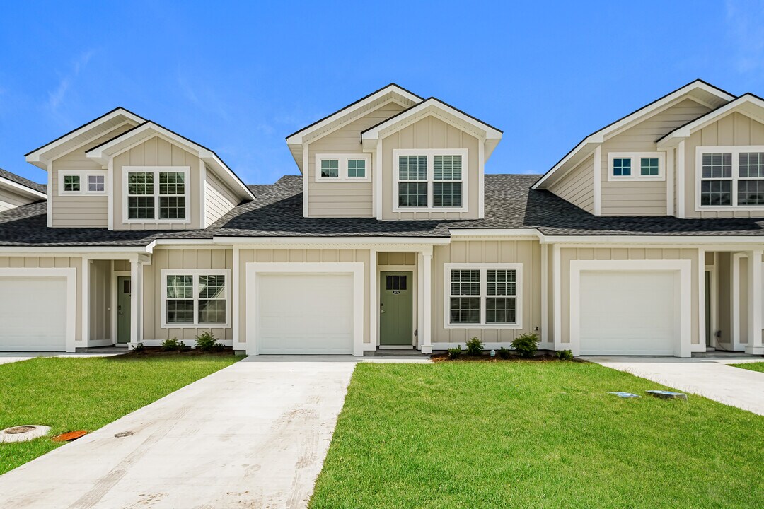 1125 Walker Point Way in Brunswick, GA - Building Photo