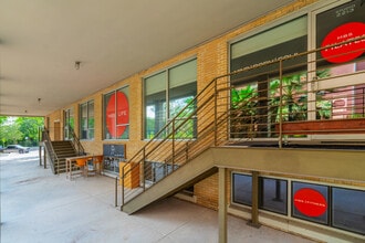 St. Benedict's Lofts in San Antonio, TX - Foto de edificio - Building Photo