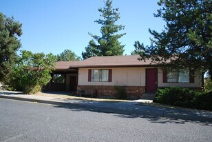 2030-2040-2040 NW Friel St in Pullman, WA - Building Photo