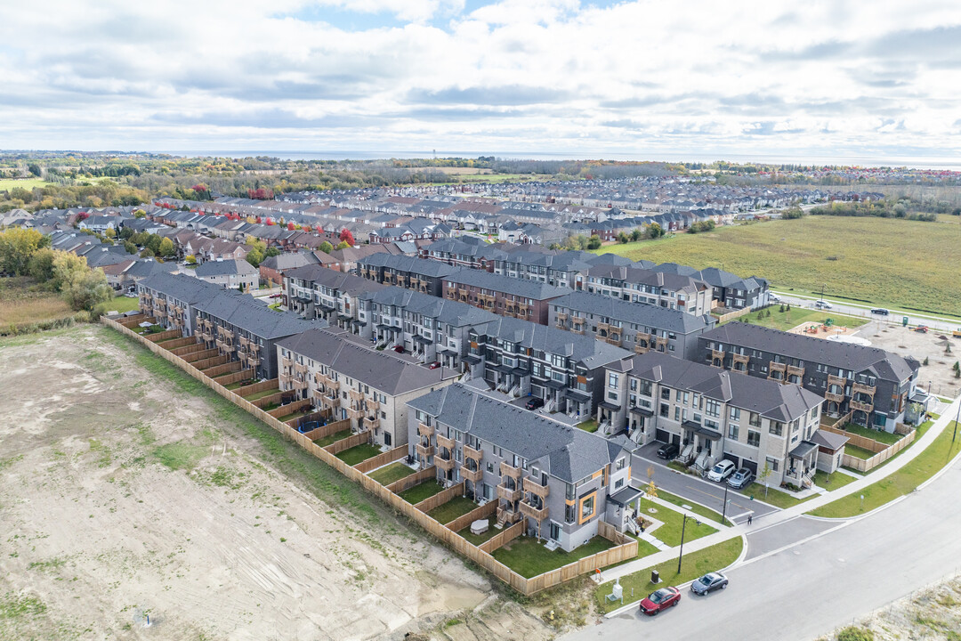 Douet Ln in Ajax, ON - Building Photo