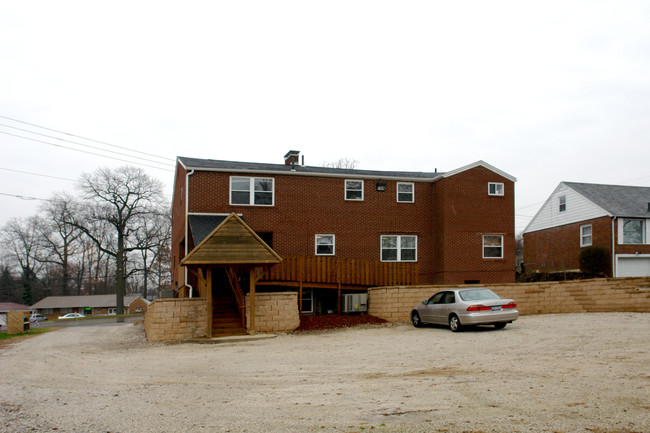 2449 Whipple Ave NW in Canton, OH - Building Photo - Building Photo