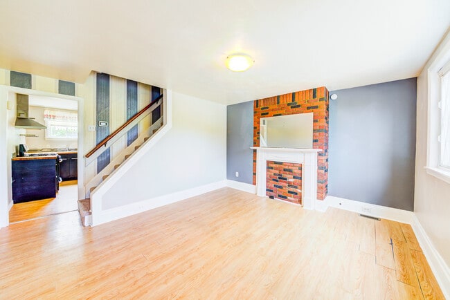 property at 1008 E Warrington Ave