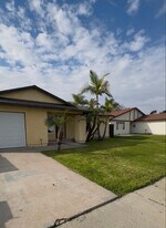 10972 Salinas Way in San Diego, CA - Building Photo