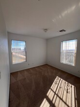 11933 Kingfisher Daisy Ct in Las Vegas, NV - Building Photo - Building Photo